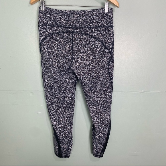 Lululemon Invigorate 7/8 Tight Daisy Dust Alpine White Black Sz 10 Leggings - Picture 4 of 7